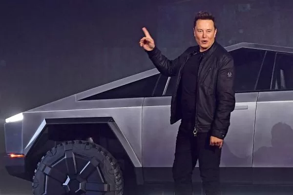 Tesla inicia las entregas del Semi, el camión eléctrico anunciado por Elon Musk hace casi nueve años