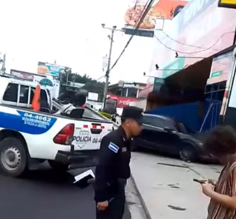 Mujer muere atropellada en Ciudad Merliot sobre la calle Chiltiupán